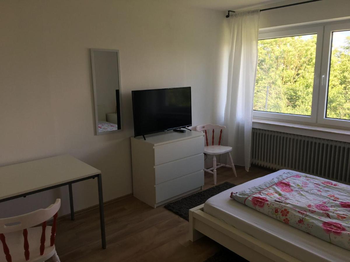 Mayen, Im Mohren, Privatzimmer Nr1, Waldrand, Nahe Nurburgring & Burg Eltz, Gemeinschaftsbad Екстер'єр фото